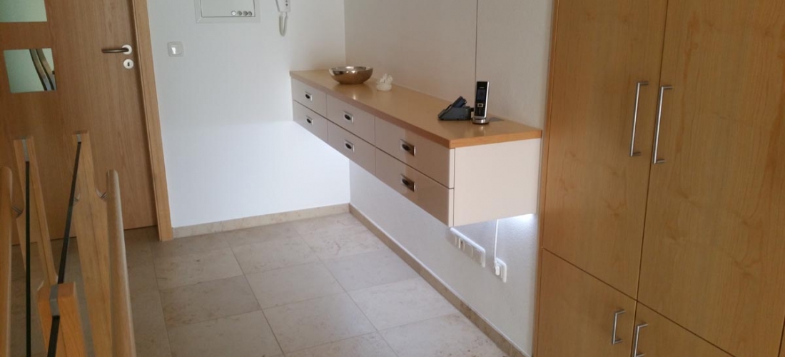 Sideboard mit Hochglanzfront